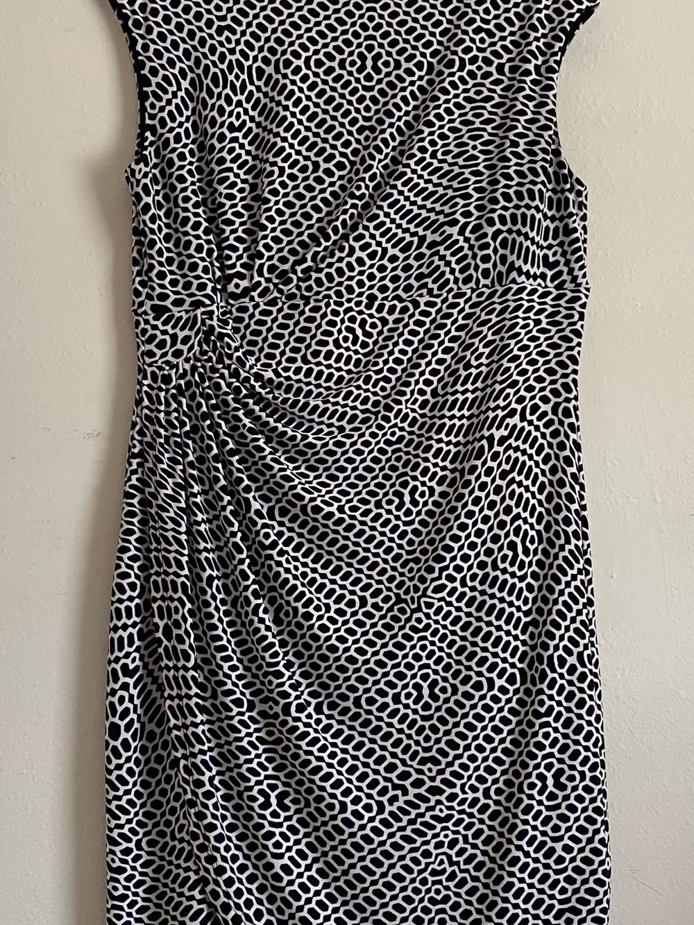 Signature by Sadie.Sleeveless Black & White Geometric Knit Sheath Dress